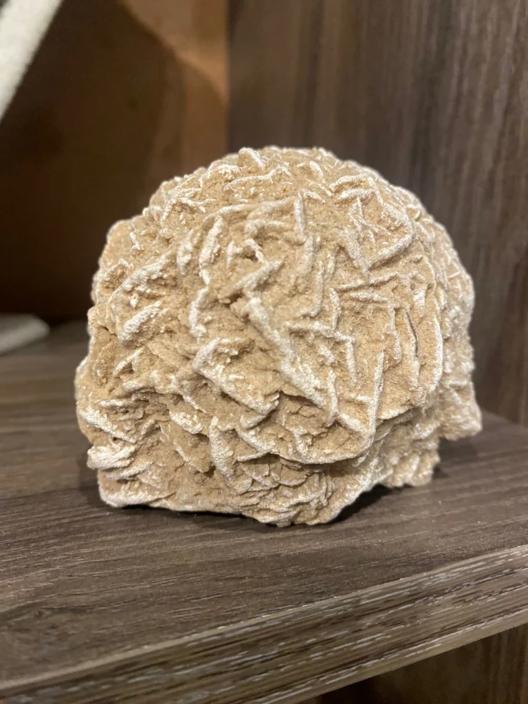 ROSA DEL DESIERTO: Fortalecimiento de la intuición y las habilidades psíquicas, es un cristal curativo,potencia la intuición, manteniendo la calma.